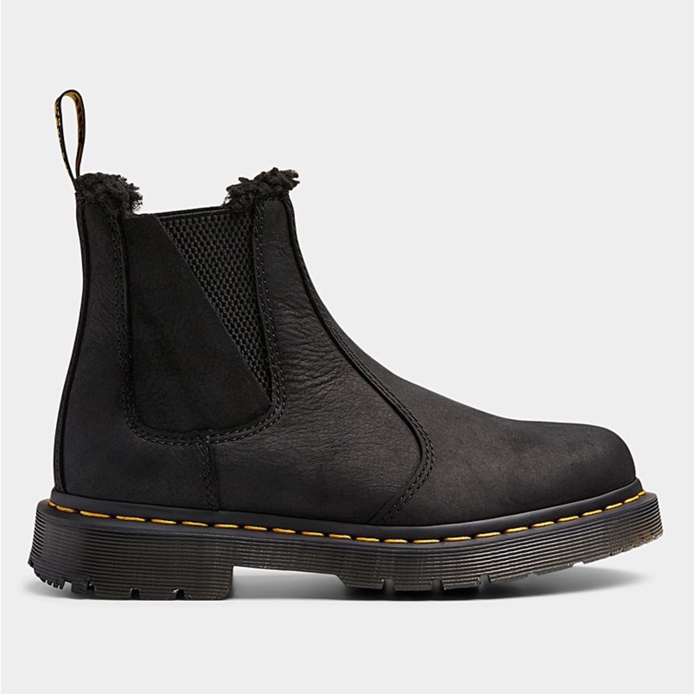 NWT DR. MARTENS 2976 LEATHER BOOTS